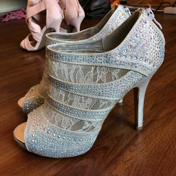 Deb Silver Sparkly Lace Size 8 Heels - Picture 2 of 3
